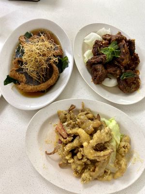 Yummy food  at SHU Vegetarian 蔬方斋 in West Singapore