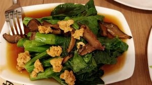 stir fried vegetables in Hong Kong style at Maitree Cafe 慈素轩 in Central Singapore