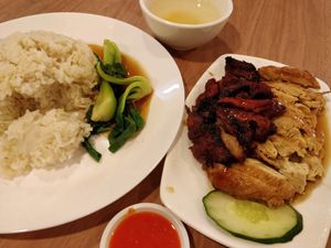 Mock Chicken Char Siew rice set at Maitree Cafe 慈素轩 in Central Singapore