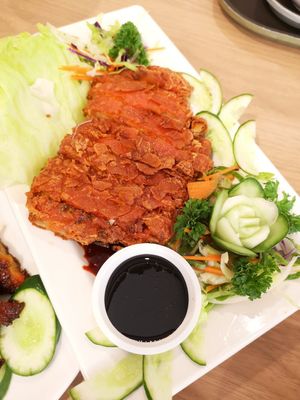 脆皮 Crispy Skin at Maitree Cafe 慈素轩 in Central Singapore