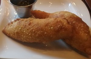 Estas empanadas de Beyond meat son una delicia, súper recomendadas at La Bruja Vegan Foods in Antigua