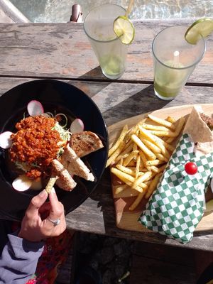 Cada viaje a Guatemayita 🇬🇹💚 siempre nos lleva a La Bruja, nos llaman tanto los Majestuosos Volcanes a como nos llama el buen gusto de paladar libre de violencia que nos d at La Bruja Vegan Foods in Antigua