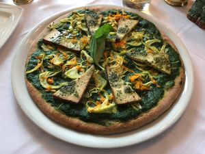 Vegane Pizza mit Räuchertofu at Restaurant Pizzeria Dobner in Villach