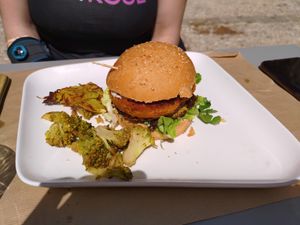 Vegan burger at Une Cuillère Pour Maman in Bergerac
