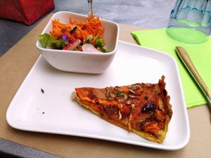 Vegetable pie and salad (starter) at Une Cuillère Pour Maman in Bergerac