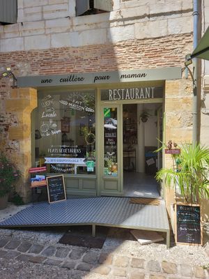 Front of the restaurant at Une Cuillère Pour Maman in Bergerac