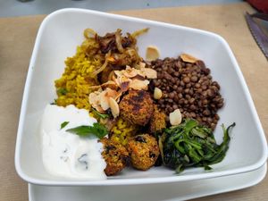 Rice and quinoa balls with lentils at Une Cuillère Pour Maman in Bergerac