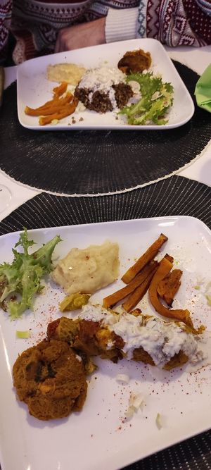 Cabbage rolls with veggies. Buckwheat risotto with mushrooms. at Une Cuillère Pour Maman in Bergerac