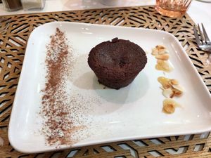 Fondant au chocolat et cranberries at Une Cuillère Pour Maman in Bergerac