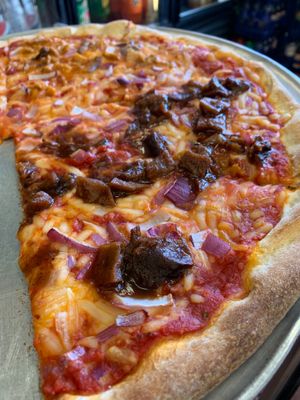 Bbq seitan pizza with red onions at Pizza Mia in New Windsor