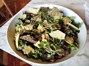 Kale salad bowl at Makeout Colombia in Bogota