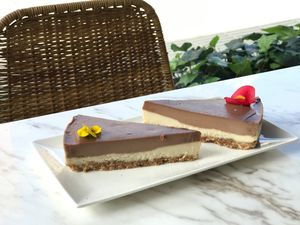 Cacao and vainilla cheesecake  at Makeout Colombia in Bogota