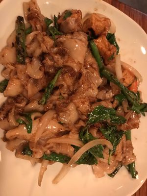 pad khee mao at 90 Degree Bangkok Cafe & Bar in Bothell