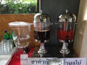 Fresh ice tea and fruit punch  at Waengbun Lampang in Lampang