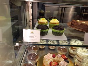 Vegan sugar free cup ckaes at Celicioso Barquillo in Madrid