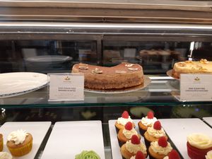 Raw vegan sugar free banana and dates cake at Celicioso Barquillo in Madrid