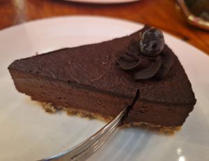 Pastís de xocolata vegà at Celicioso Barquillo in Madrid