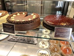 Vegan triple chocolate and chocolate&raspberry cakes at Celicioso Barquillo in Madrid