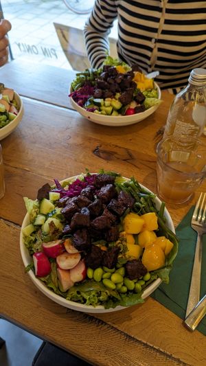 Asian Fresh (v) and passionfruit kombucha at Stewart & Sally in Amsterdam