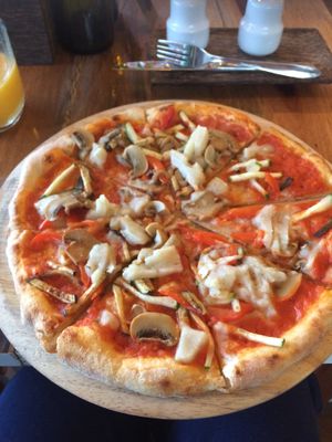 Vegetable pizza (with vegan mozzarella) at Green-Go Garden in Siem Reap
