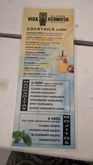 Drinks at Vida Hermosa in Playa Hermosa