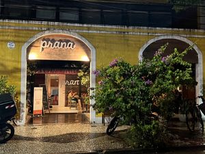 So beautiful 🌺  at Prana Vegetariano - JB in Rio De Janeiro