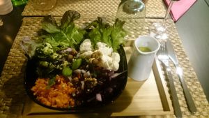 Veggie Bowl Cru at Vegetalicia in Namur