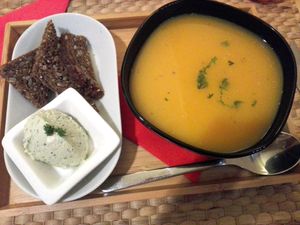 Potage butternut-carottes et boursin végétal at Vegetalicia in Namur