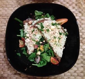 L’étincelante
Toast à la crème d'endives, noisettes et pousses d'épinards at Vegetalicia in Namur
