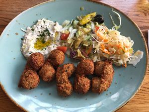 Fallafel with babaganoush at Napo's Quality Grill in Antwerpen