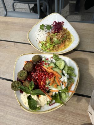 Mango Curry (with vegan “chix” option) & falafel bowl   at Dean & David - Trankgasse in Cologne