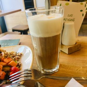 Latte Macchiato mit Sojadrink at Dean & David - Trankgasse in Cologne