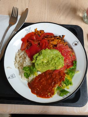 Bowl with rice, veggies, lentils, salad, pico, guacamole (costs extra) and hot sauce at Chupenga - Gendarmenmarkt in Berlin