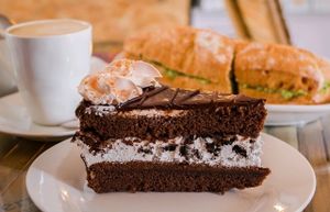 exquisito café, torta sandwich. at Rincon Flamenco Cafe in La Serena