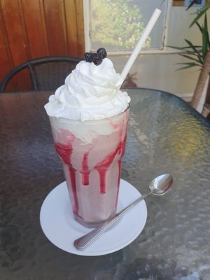Milkshake de frutilla 100% vegan at Rincon Flamenco Cafe in La Serena