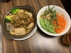 Stinky tofu and noodles at ShàngHǎi BǎoShēng Táng 上海宝生堂 in Taipei