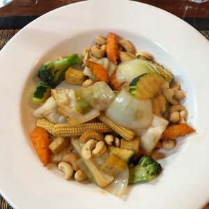 Stir Fry Cashew nut & Tofo at Lemongrass Thai Cuisine in Colac