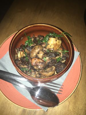 The mushrooms with olive oil  at Dionysus Mansion in Limassol