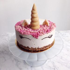 raw, vegan, glutenfree unicorn cake at Anniny Dorty in Plzen