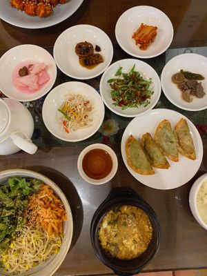 bibimbap and dumplings at Oh Se Gae Hyang - 오세계향 in Seoul