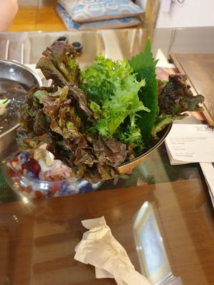 lots of greens at Oh Se Gae Hyang - 오세계향 in Seoul