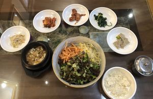 Bibimbap w/ sides that it comes with   at Oh Se Gae Hyang - 오세계향 in Seoul