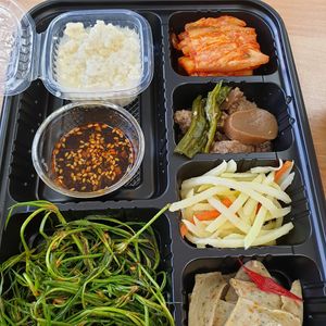 They deliver ..  part of bibimbap bowl at Oh Se Gae Hyang - 오세계향 in Seoul