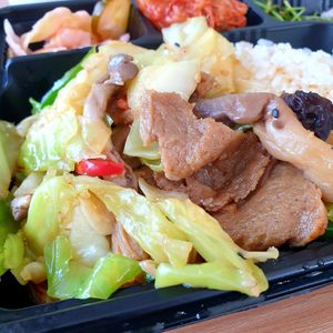 plenty of veg and meat at Oh Se Gae Hyang - 오세계향 in Seoul