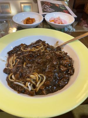Pasta with beans, side dishes were given for free  at Oh Se Gae Hyang - 오세계향 in Seoul