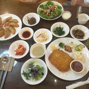 mandu, kongkatsu, salad and banchans  at Oh Se Gae Hyang - 오세계향 in Seoul