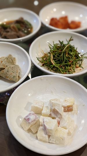 Side dishes at Oh Se Gae Hyang - 오세계향 in Seoul