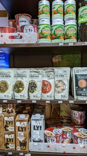 Retail corner including vegan and allium-free ready-made soups at Oh Se Gae Hyang - 오세계향 in Seoul