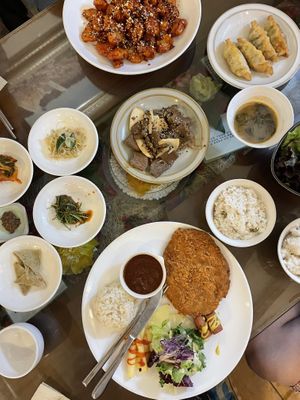 Vegan selection: pork cutlet, dumplings, chicken, sweet beef   at Oh Se Gae Hyang - 오세계향 in Seoul