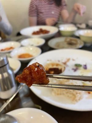 Sweet spicy Korean chicken!   at Oh Se Gae Hyang - 오세계향 in Seoul